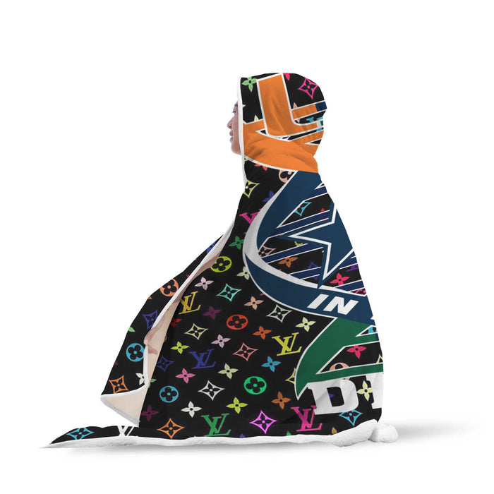 Dallas - Ami Hooded Blanket