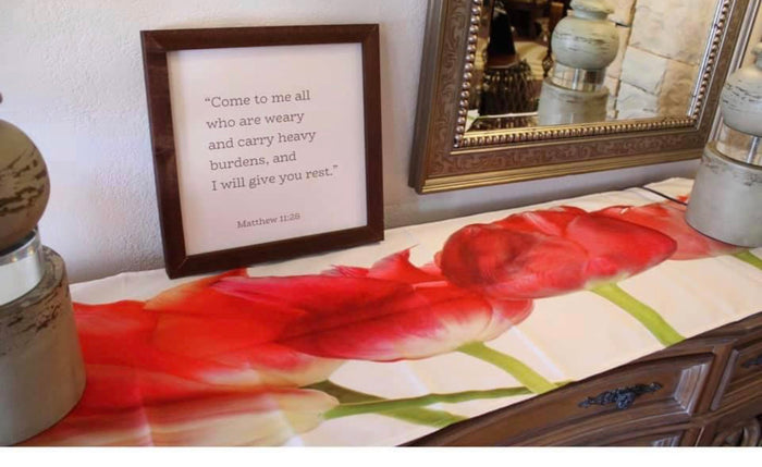Red and White Tulip Table Runner
