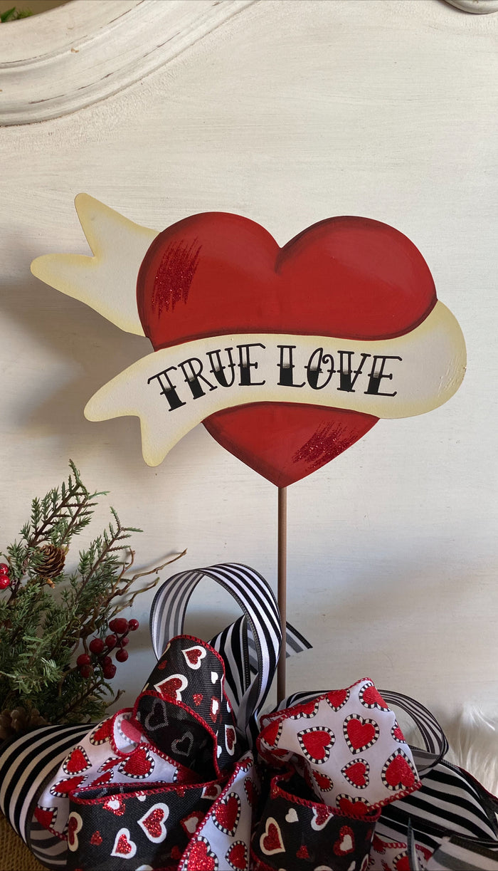 Valentines Day: Set of 2 Red & Pink Metal Hearts True Love & Be Mine
