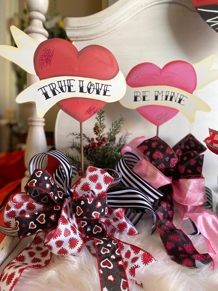 Valentines Day: Set of 2 Red & Pink Metal Hearts True Love & Be Mine